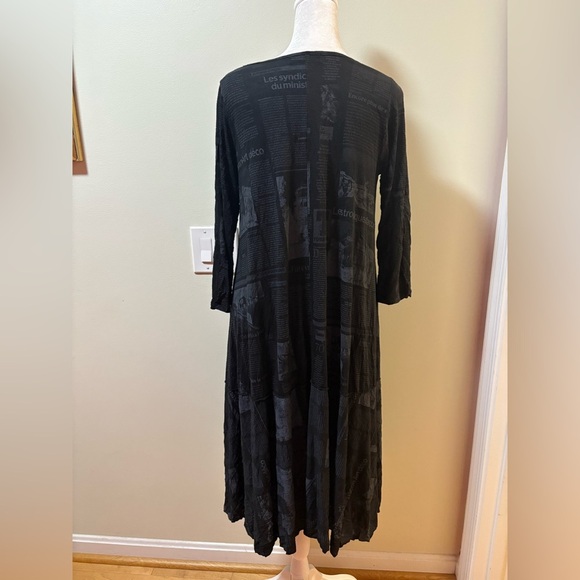 Comfy USA Zoey newsprint tunic dress black sz XS S artsy unique - Picture 4 of 9